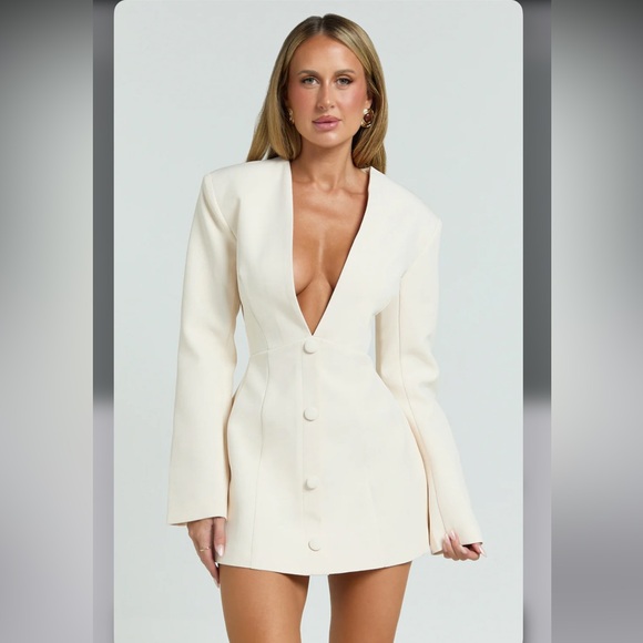 Showpo. NINETTE MINI DRESS
V Neck Tulip Hem Blazer Dress in Cream - Picture 3 of 8